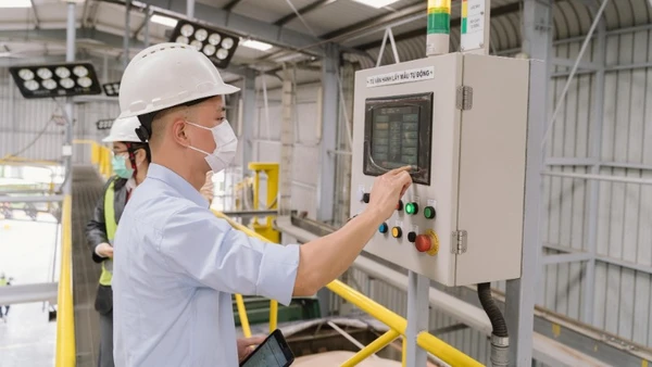 Mức độ tự động hóa cao giúp giảm tải lao động thủ công, bảo đảm an toàn và nâng cao hiệu quả vận hành.