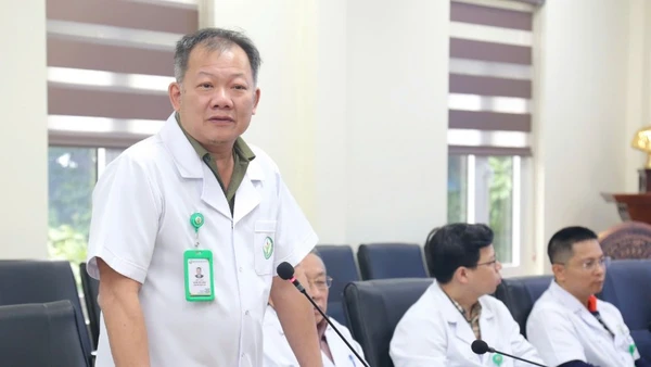 Phó Giáo sư, Tiến sĩ, bác sĩ Dương Đức Hùng, Giám đốc Bệnh viện Hữu nghị Việt Đức.