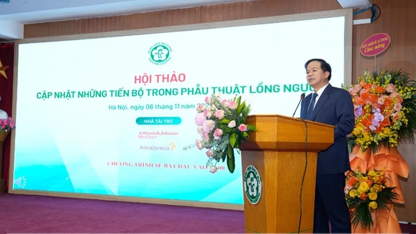 Phó Giáo sư, Tiến sĩ Đào Xuân Cơ, Giám đốc Bệnh viện Bạch Mai phát biểu tại hội thảo.