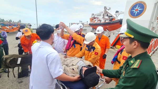 Bệnh nhân được bàn giao cho cơ quan chức năng.