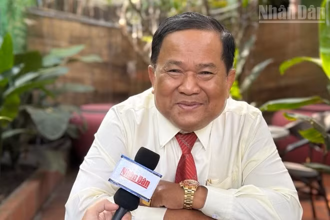 Nhà báo kỳ cựu Khieu Kola đánh giá cao vai trò của Quốc hội Việt Nam trong hành trình dựng nước và giữ nước. (Ảnh: HUY VŨ)