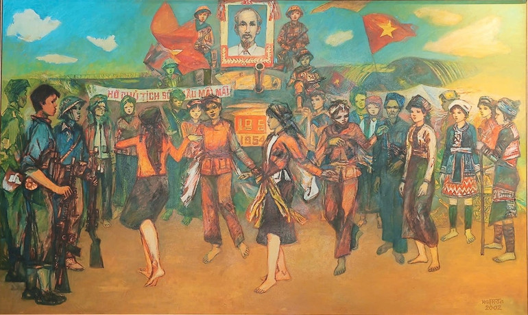Như một hành trình về nguồn, triển lãm đã đưa người xem qua các giai đoạn lịch sử của hai cuộc kháng chiến. thuy-41.jpg