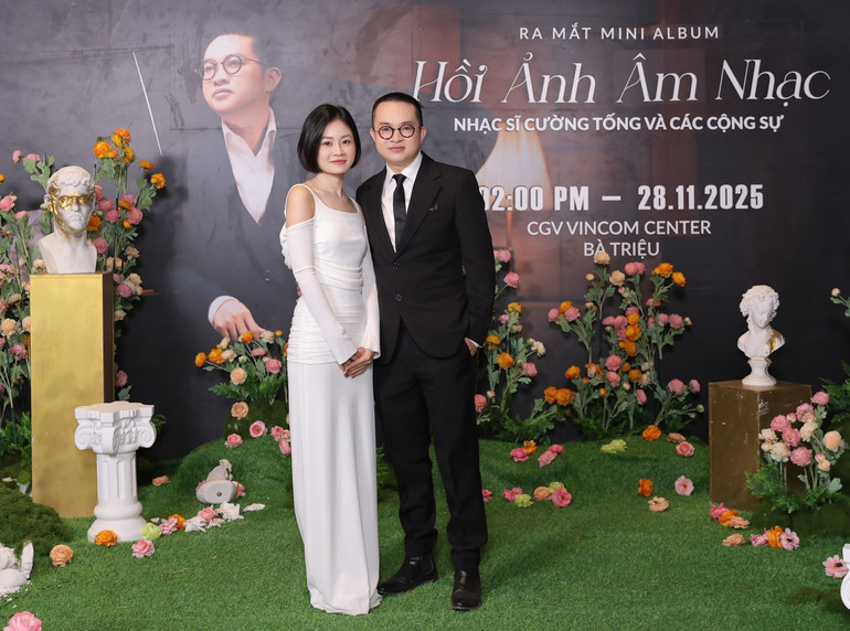 Музикант Куонг Тонг та його дружина Хонг Нуонг, яка також є партнеркою з управління його програмами музичного продакшену. tc8.jpg