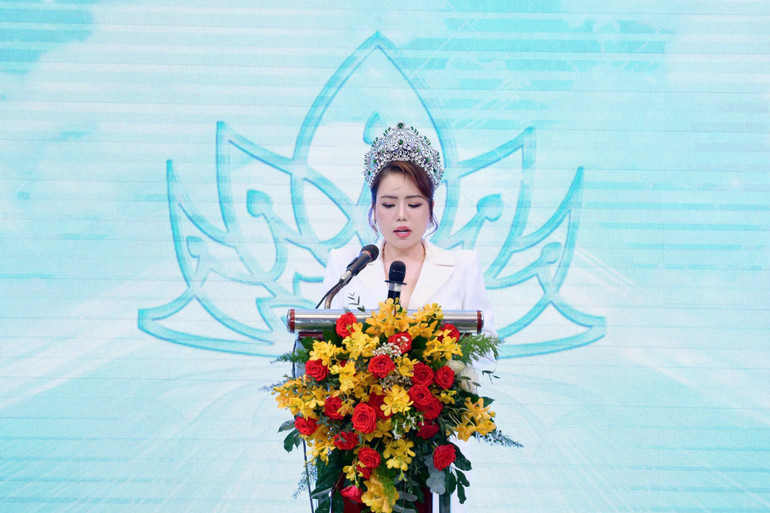 Hoa hậu Lê Thùy-Phó Chủ tịch cuộc thi phát biểu tại cuộc họp báo. anh-hb-3.jpg