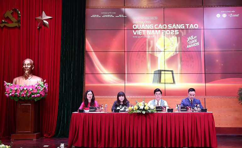 Cục trưởng Ninh Thị Thu Hương tại lễ phát động Giải thưởng Quảng cáo sáng tạo Việt Nam 2025 (Ảnh Nam Nguyễn-BLĐ). a3.jpg