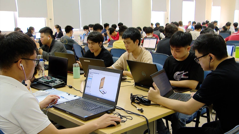 Sinh viên Đại học Bách Khoa Hà Nội trong một giờ học. gd2.jpg