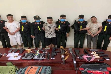 Công an Cao Bằng bắt giữ 3 đối tượng và thu giữ nhiều vũ khí.