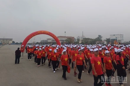 Hàng nghìn người ở tỉnh Cao Bằng tham gia Ngày chạy Olympic vì sức khỏe toàn dân.