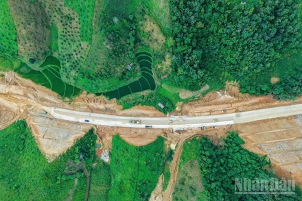 Hai tuyến cao tốc kết nối 2 tỉnh Cao Bằng và Lạng Sơn dự kiến sẽ được thông tuyến trong tháng 12/2025.