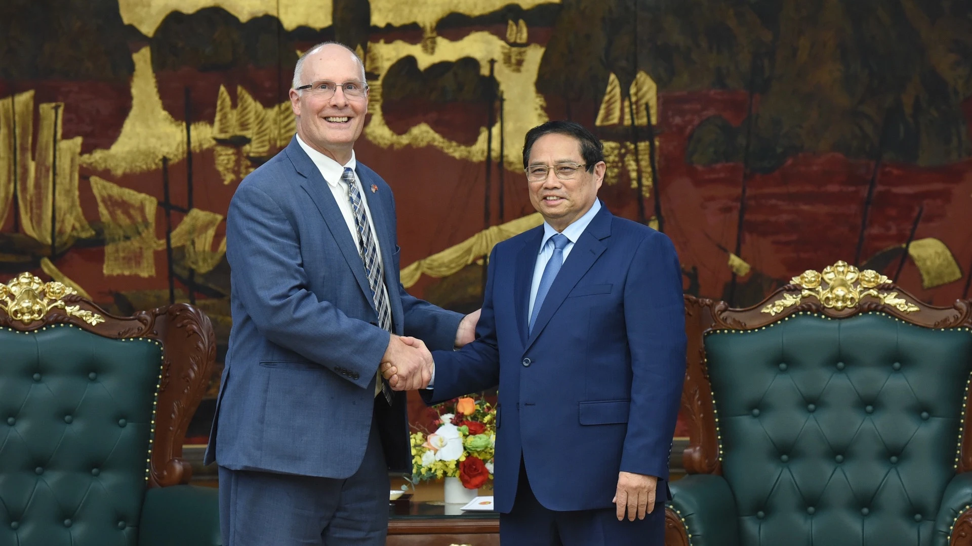 Thủ tướng Phạm Minh Chính và Hạ Nghị sĩ John Moolenaar.