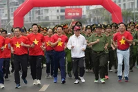 Các đại biểu tham gia Ngày chạy Olympic “Vì sức khỏe toàn dân-Vì an ninh Tổ quốc”.