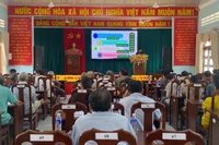 Các báo cáo viên của Sở Ngoại vụ và Biên phòng tuyên truyền cho ngư dân.