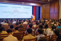 Đông đảo các nhà khoa học trong và ngoài nước tham dự hội nghị.