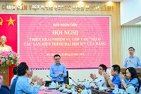 Đồng chí Lê Quốc Minh, Ủy viên Trung ương Đảng, Bí thư Đảng ủy, Tổng Biên tập Báo Nhân Dân, Phó Trưởng Ban Tuyên giáo và Dân vận Trung ương, Chủ tịch Hội Nhà báo Việt Nam chủ trì hội nghị. (Ảnh: BẢO LONG)