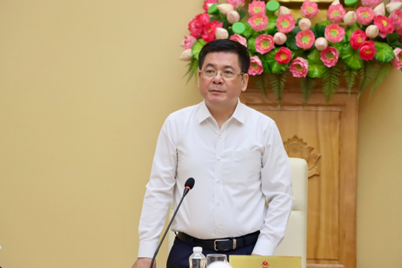 Bộ trưởng Công thương Nguyễn Hồng Diên chủ trì hội nghị. bt25xd.png