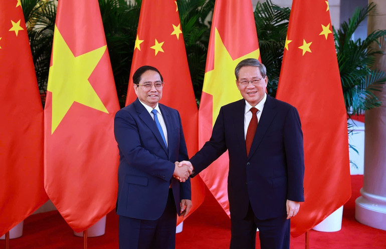 Thủ tướng Phạm Minh Chính với Thủ tướng Trung Quốc Lý Cường. 244.jpg