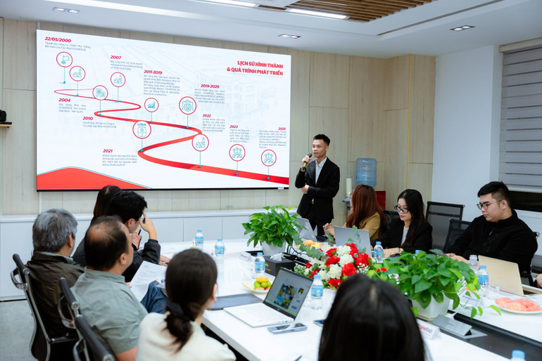 Ông Nguyễn Xuân Minh, Giám đốc Kinh doanh mảng Thương mại điện tử Tập đoàn Sunhouse chia sẻ về Lịch sử hình thành và phát triển của Sunhouse. sunhouse-ft-amazon-08512sua.jpg