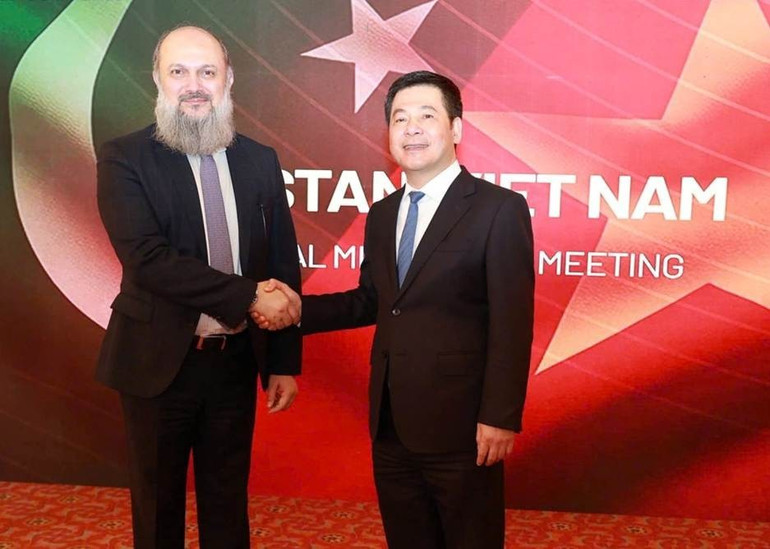 Bộ trưởng Công thương Việt Nam Nguyễn Hồng Diên và Bộ trưởng Thương mại Pakistan Jam Kamal Khan. bt-hong-dien14103.jpg