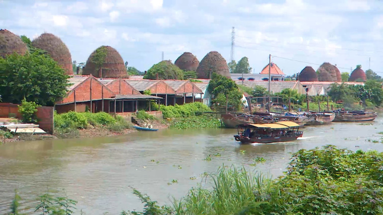 Hành trình trên sông nước đưa du khách qua những làng nghề. img-9723-2.jpg