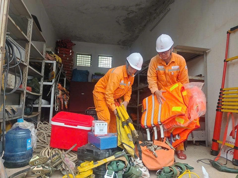 Công ty Điện lực Sơn La đã huy động và thành lập Đội xung kích. 667e17f9bf44371a6e55.jpg