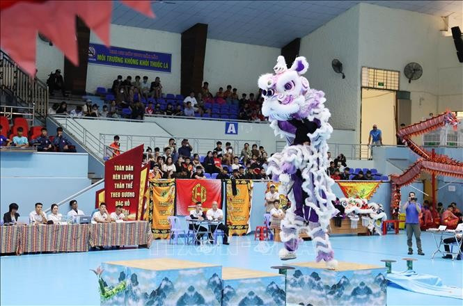 Thi đấu nội dung múa Lân truyền thống. (Ảnh: Ngọc Minh/TTXVN) Thi đấu nội dung múa Lân truyền thống. (Ảnh: Ngọc Minh/TTXVN)
