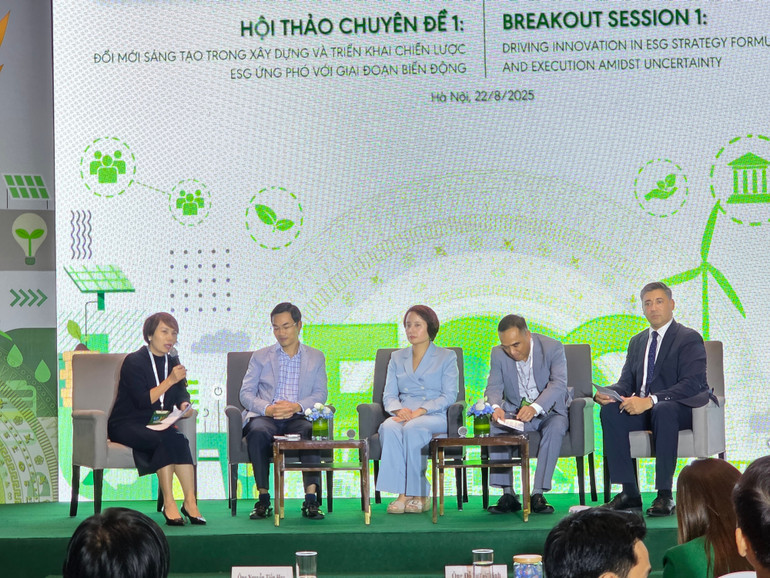 Phiên thảo luận trong khuôn khổ hội thảo. 1000097674.jpg