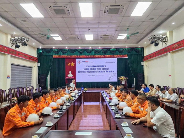 Công ty Điện lực Sơn La đã huy động và thành lập Đội xung kích. e41c239c8b21037f5a30-12.jpg