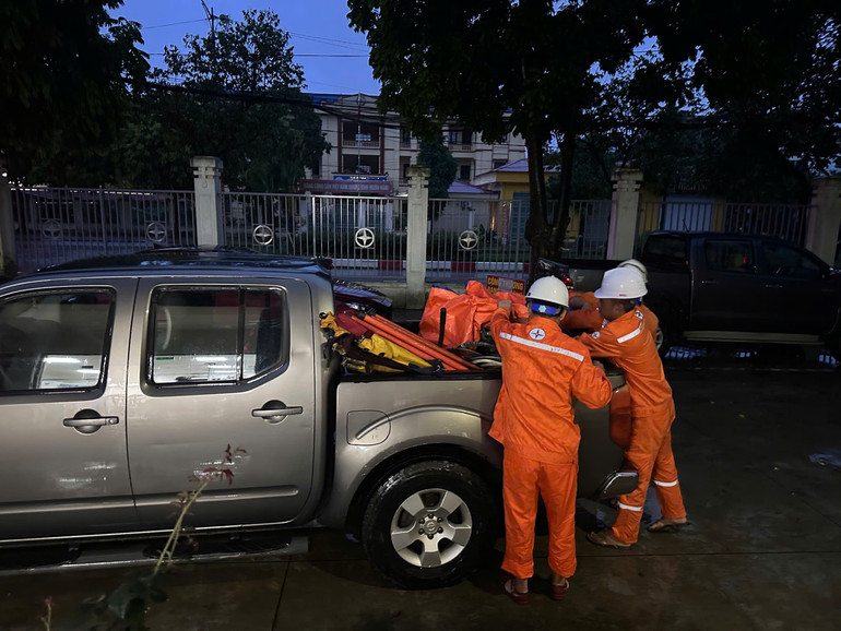 Đội xung kích Công ty Điện lực Ninh Bình xuất phát lên đường hỗ trợ khắc phục thiệt hại sau bão số 5 tại Nghệ An. c3fdcb2e6c93e4cdbd82.jpg