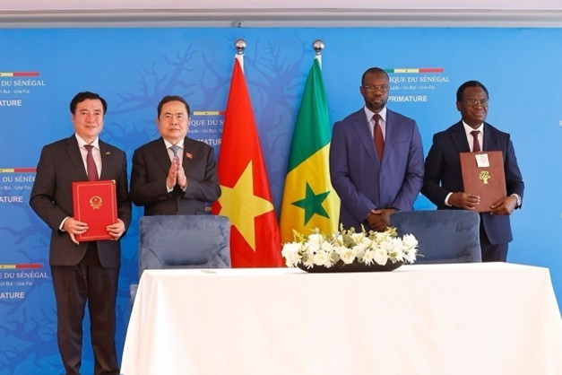 Trao đổi văn kiện Bản ghi nhớ về Thương mại gạo giữa Việt Nam và Senegal. tkyket232.jpg