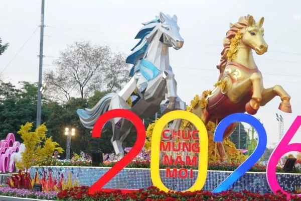 Linh vật tại lễ hội Đường hoa Xuân ở phường Bình Dương. 