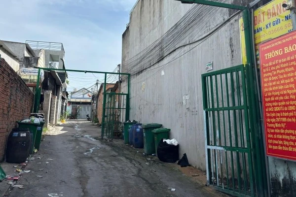 Hiện trạng khu đất đã xây dựng nhà ở trái phép và bán cho nhiều người bằng hình thức vi bằng.