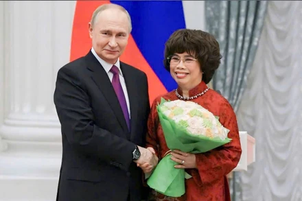 Tổng thống Vladimir Putin đích thân trao Huân chương Hữu nghị cho bà Thái Hương.