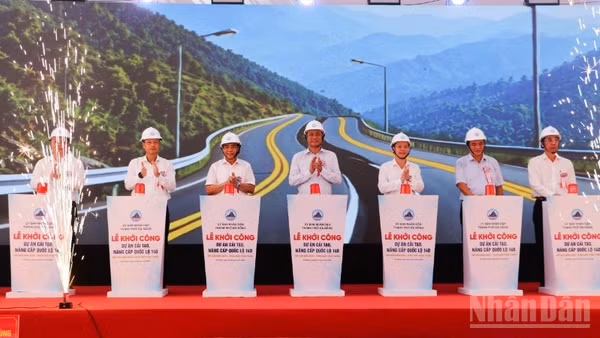 Lãnh đạo thành phố Đà Nẵng ấn nút khởi công Dự án cải tạo, nâng cấp Quốc lộ 14D.