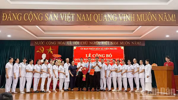 Xã Tiên Phước, thành phố Đà Nẵng công bố quyết định thành lập trạm y tế.