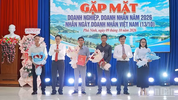 Ra mắt Ban vận động thành lập Hội doanh nghiệp xã Phú Ninh. (Ảnh: QV)