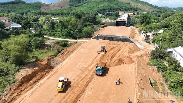 Dự án cầu Tân Bình và đường tránh quốc lộ 14E qua nội thị Tân Bình có tổng mức đầu tư 280 tỷ đồng. (Ảnh: ANH QUÂN)