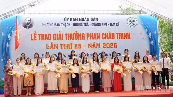 218 cá nhân có thành tích xuất sắc trong học tập, nghiên cứu, thể thao và các lĩnh vực khác đã được trao Giải thưởng Phan Châu Trinh. (Ảnh: TK)