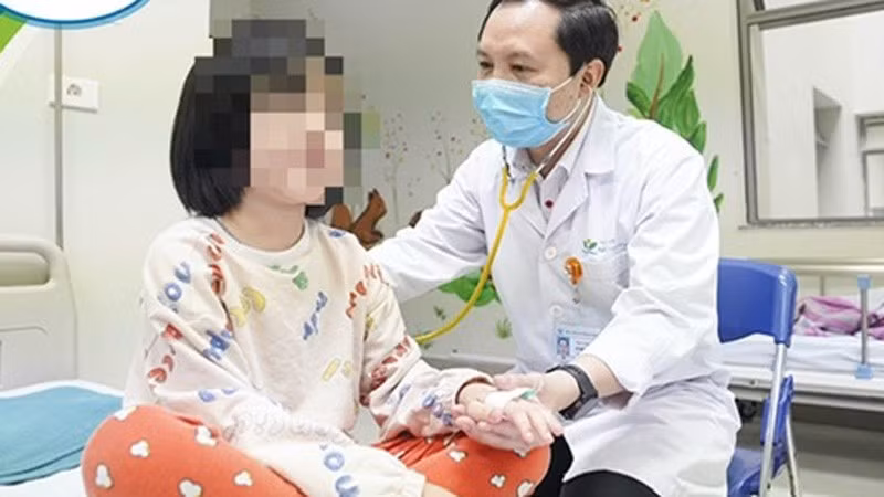 Chăm sóc người bệnh ngộ độc thực phẩm. (Ảnh minh họa)