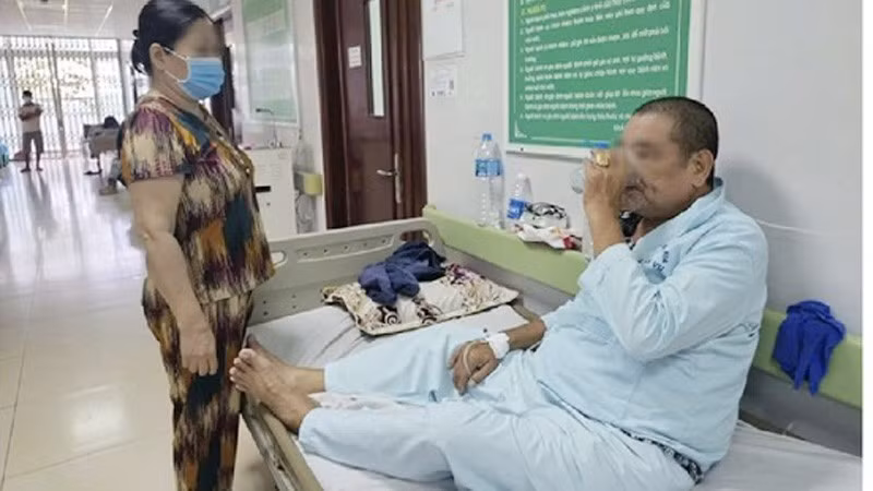 Điều trị bệnh nhân bị ngộ độc thực phẩm tại cơ sở y tế. (Ảnh minh họa)