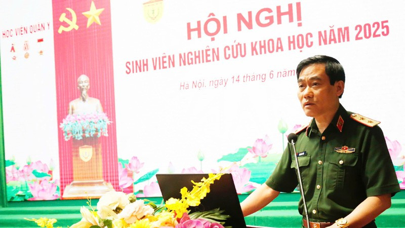 Giám đốc Học viện Quân y, Trung tướng, Giáo sư, Tiến sĩ Trần Viết Tiến phát biểu tại hội nghị. hvqy2.jpg
