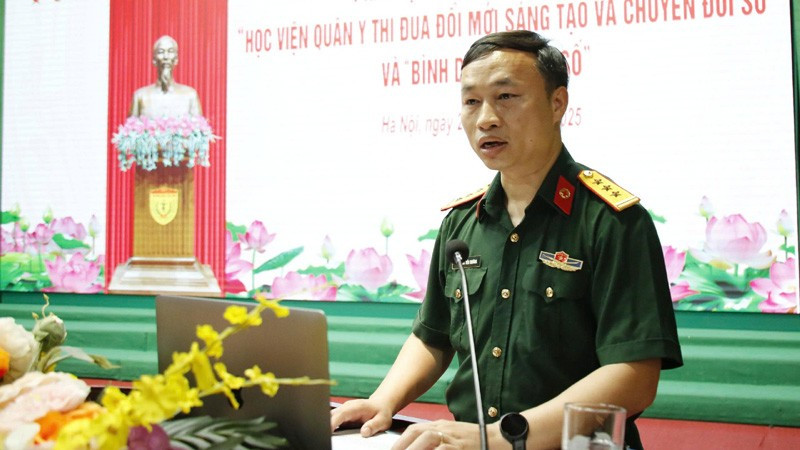 Thượng tá Đặng Tiến Trường, Trưởng phòng Đào tạo (Học viện Quân Y) phát biểu tại Lễ phát động phong trào thi đua. hvqy1.jpg
