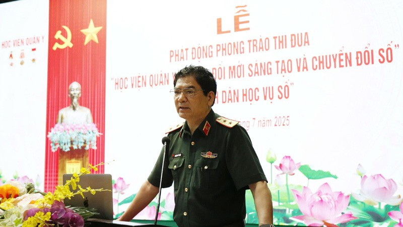 Trung tướng Phó Giáo sư, Tiến sĩ Nghiêm Đức Thuận phát biểu ý kiến tại Lễ phát động phong trào. hvqy4.jpg