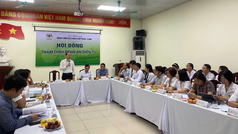 Tiến sĩ Nguyễn Đình Hưng phát biểu ý kiến tại hội nghị. cb1.jpg