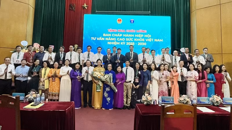 Ra mắt Ban Chấp hành Hiệp hội tư vấn nâng cao sức khỏe Việt Nam nhiệm kỳ 2025-2030.