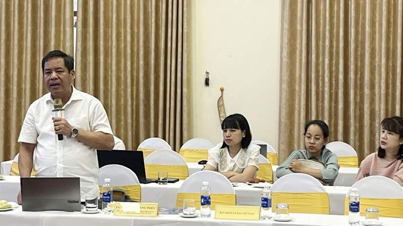 Đại biểu trao đổi, đóng góp ý kiến tại Hội thảo. gt3.jpg