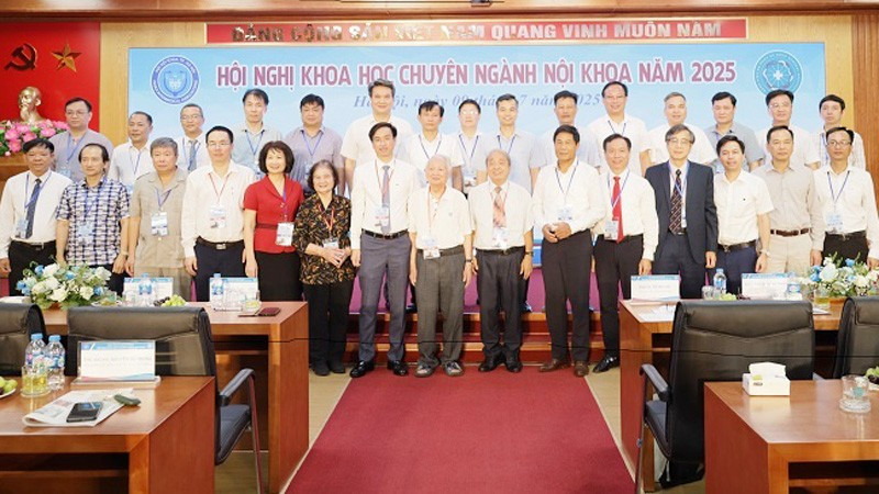 Các đại biểu chụp ảnh lưu niệm tại hội nghị. hd111.jpg