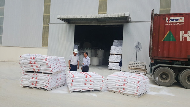 Hàng bột đá chuẩn bị xuất bán tại Công ty CP khoáng sản và TM Trung Hải.