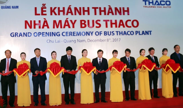 Cắt băng khánh thành Nhà máy Bus Thaco.