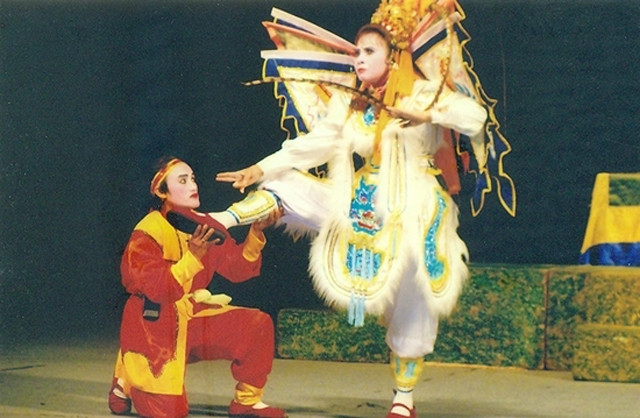 Một cảnh trong vở Chung Vô Diệm do Đoàn tuồng không chuyên phường Trần Quang Diệu, TP Quy Nhơn, Bình Định biểu diễn.