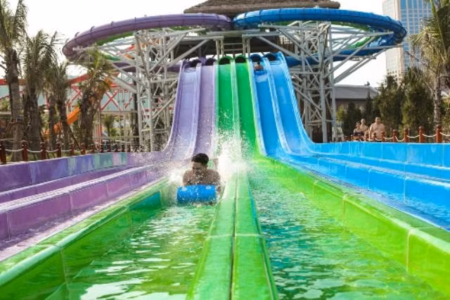 Tới Hạ Long, tham dự Đại tiệc Thủy cung với dàn sao nổi tiếng